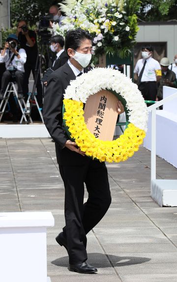 Photograph of the Prime Minister offering a wreath