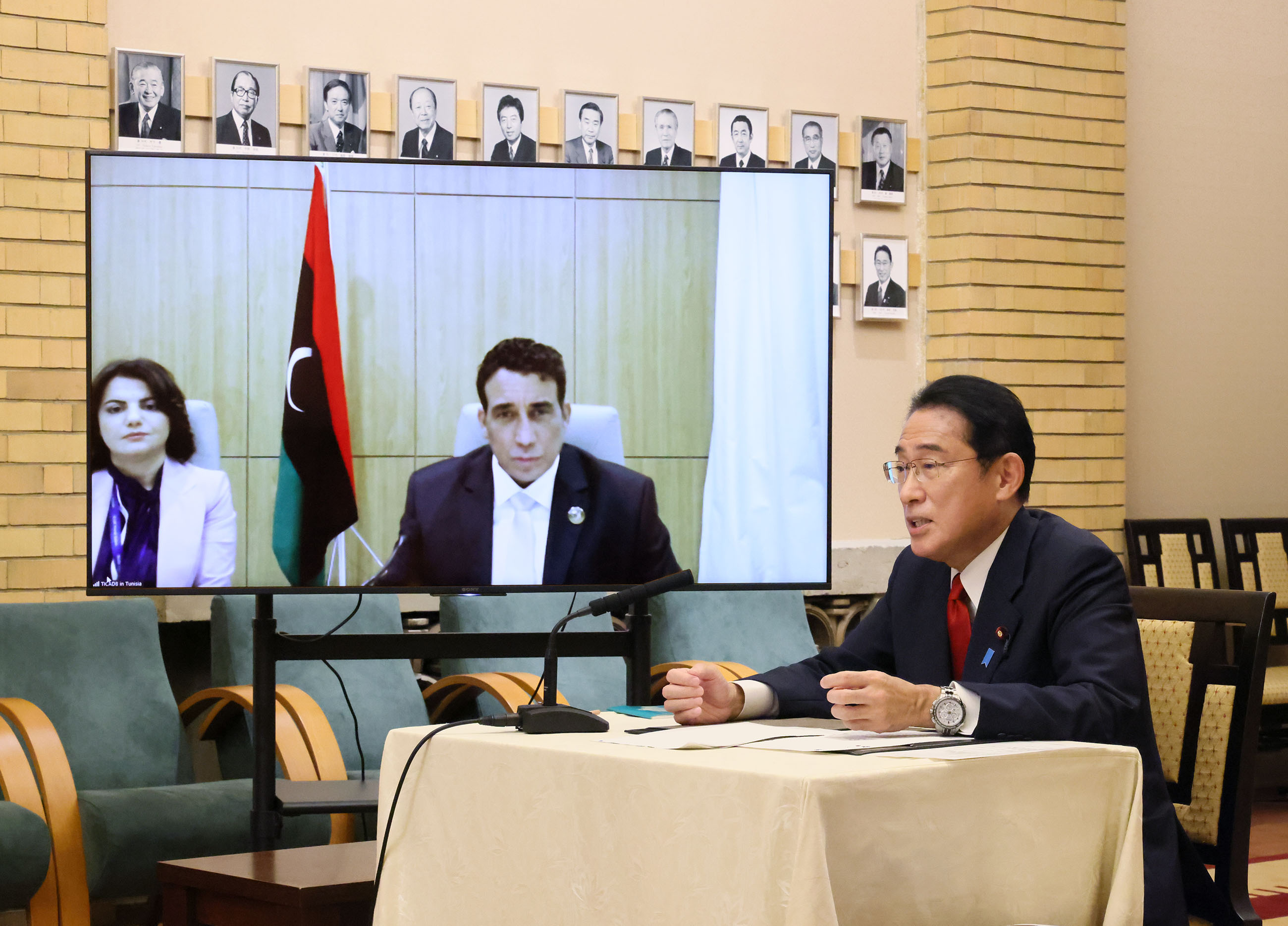 Photograph of the Japan-Libya Video Summit Meeting (1)