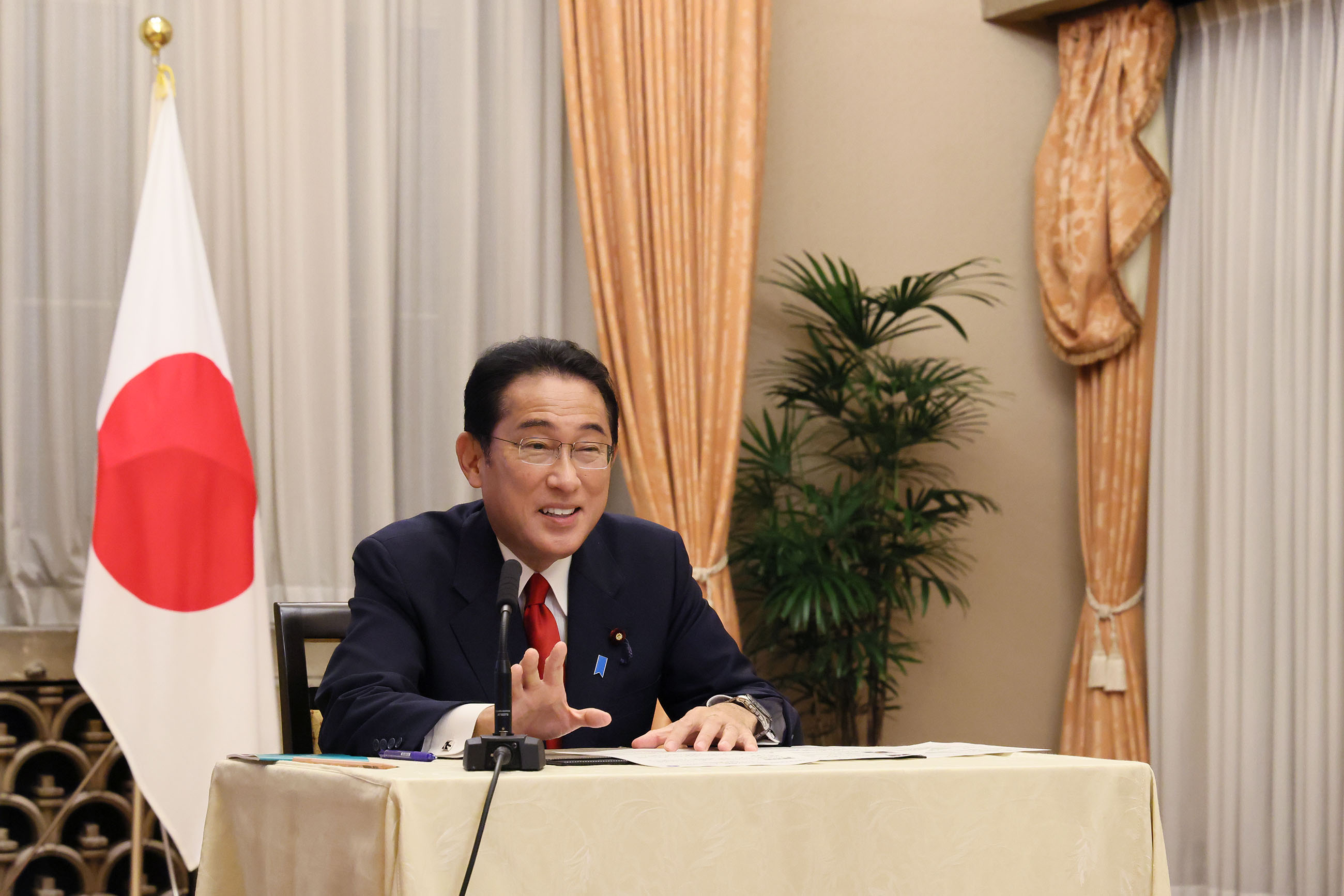 Photograph of the Japan-Libya Video Summit Meeting (2)