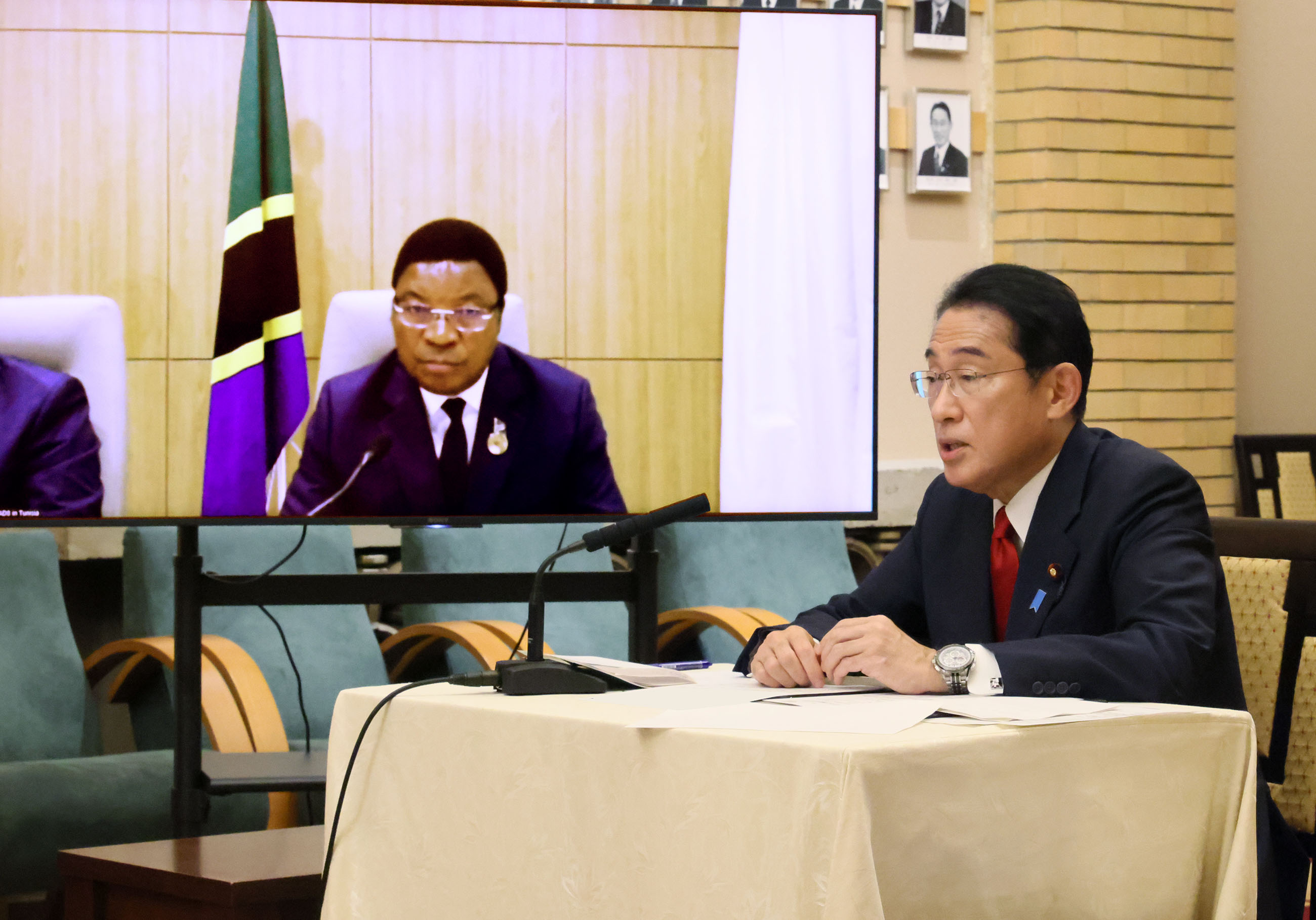 Photograph of the Japan-Tanzania Video Summit Meeting (1)