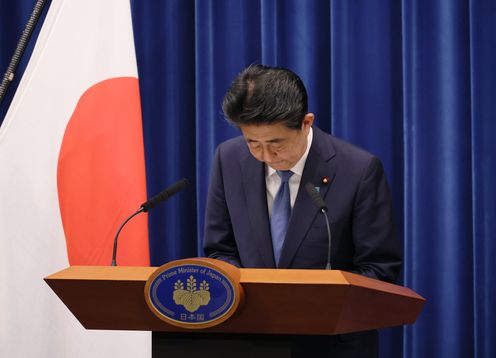 Photograph of the Prime Minister holding the press conference (12)