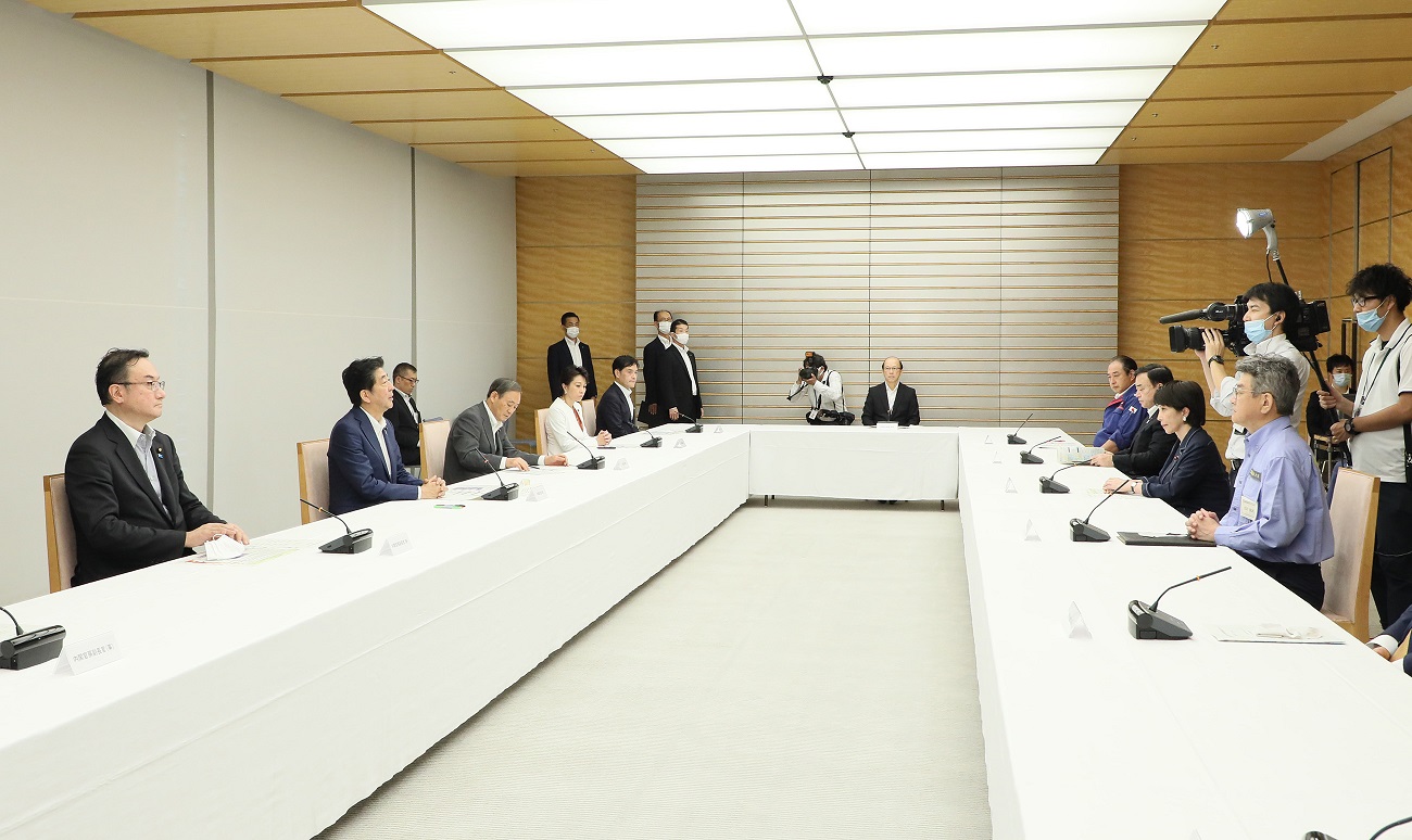 Photograph of the Prime Minister attending the meeting (5)