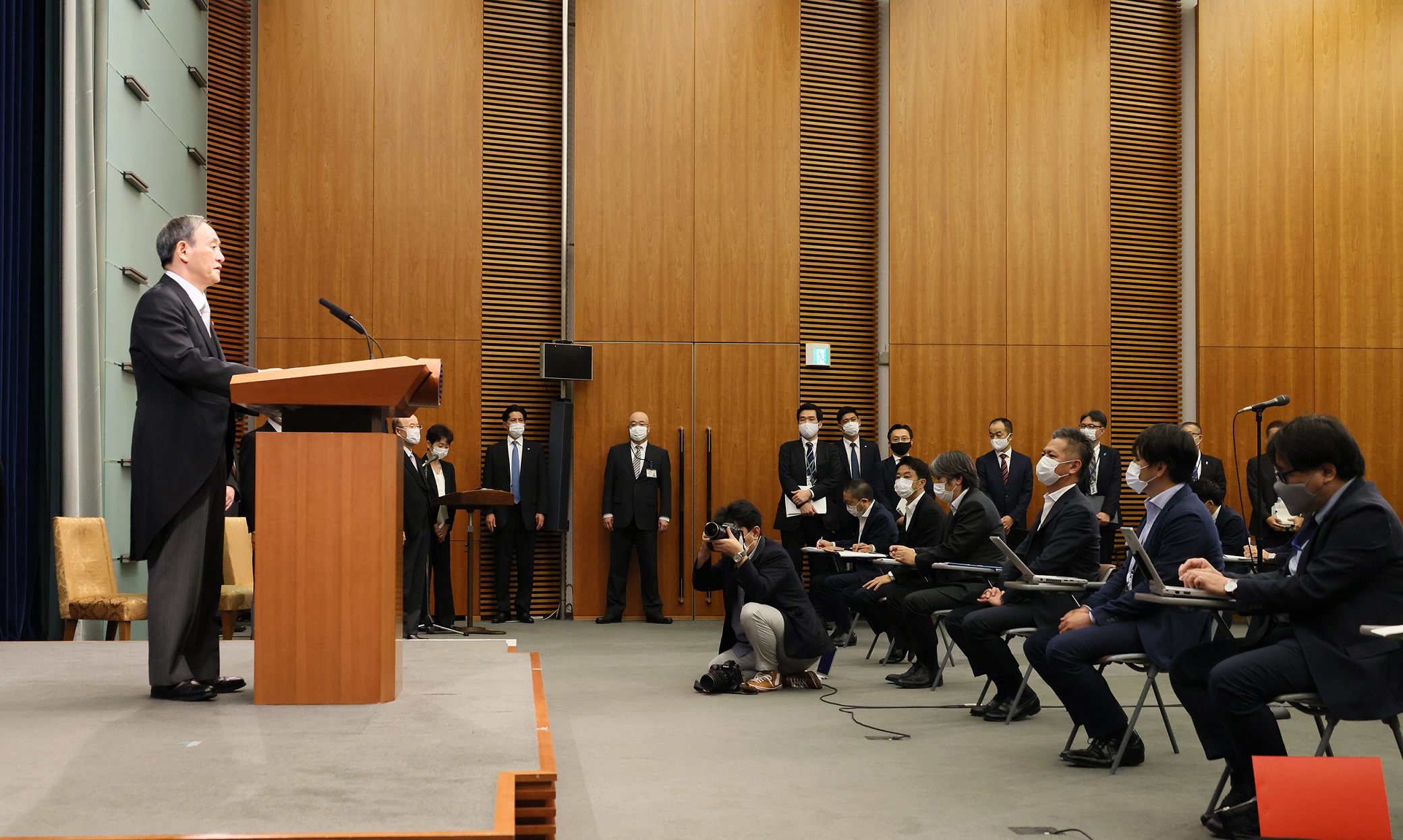Photograph of the Prime Minister's press conference (2)