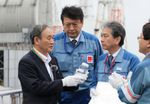 Photograph of the Prime Minister visiting the TEPCO Fukushima Daiichi Nuclear Power Station (1)