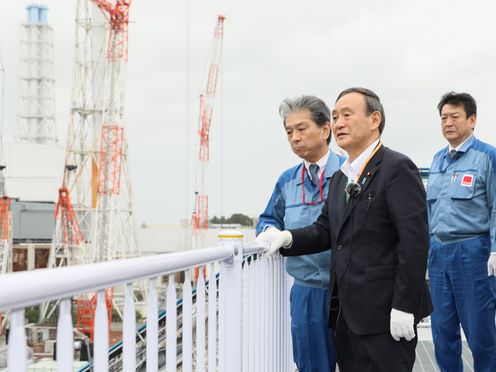 Photograph of the Prime Minister visiting the TEPCO Fukushima Daiichi Nuclear Power Station (3)