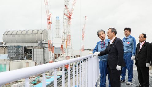 Photograph of the Prime Minister visiting the TEPCO Fukushima Daiichi Nuclear Power Station (4)