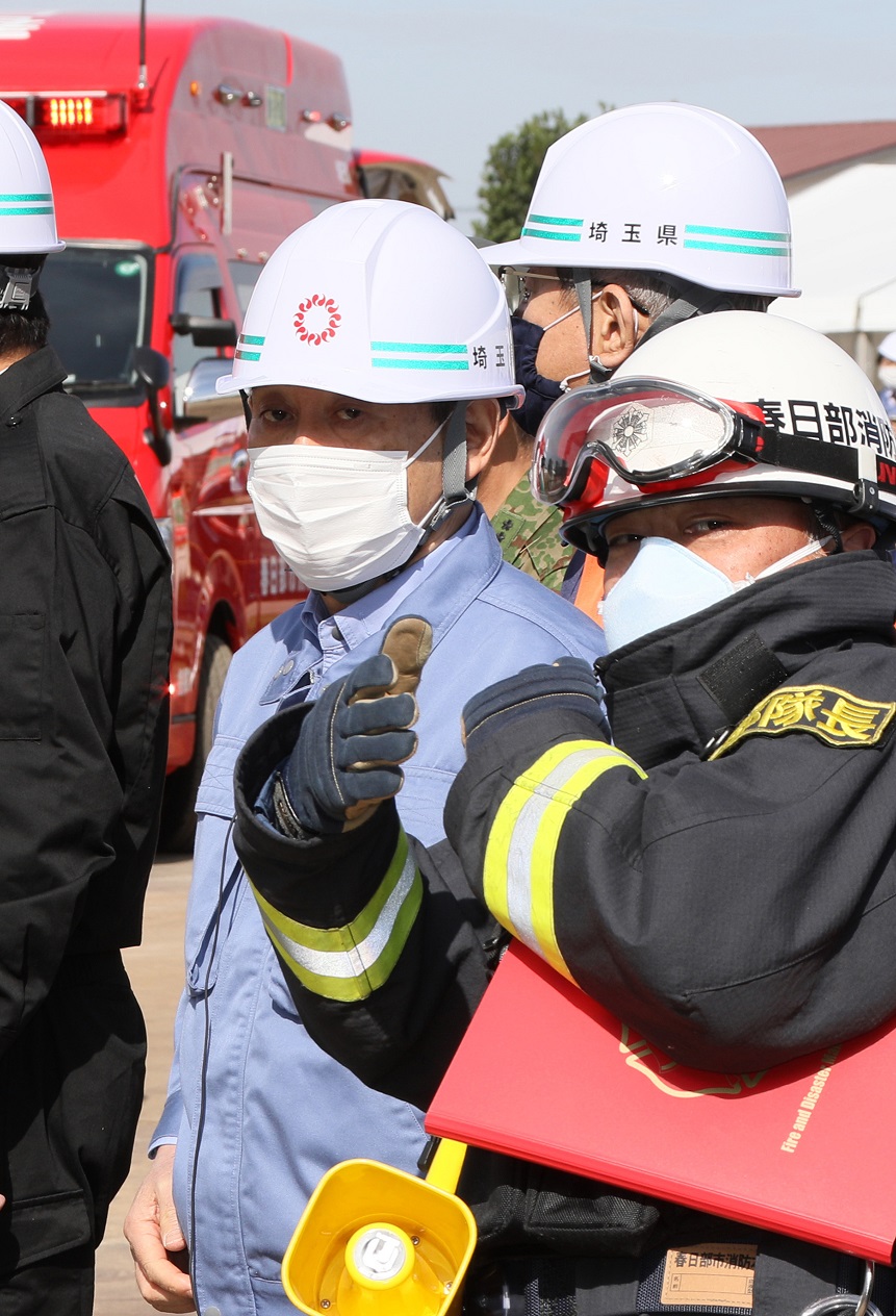 Photograph of the Prime Minister observing a rescue and assistance drill (6)