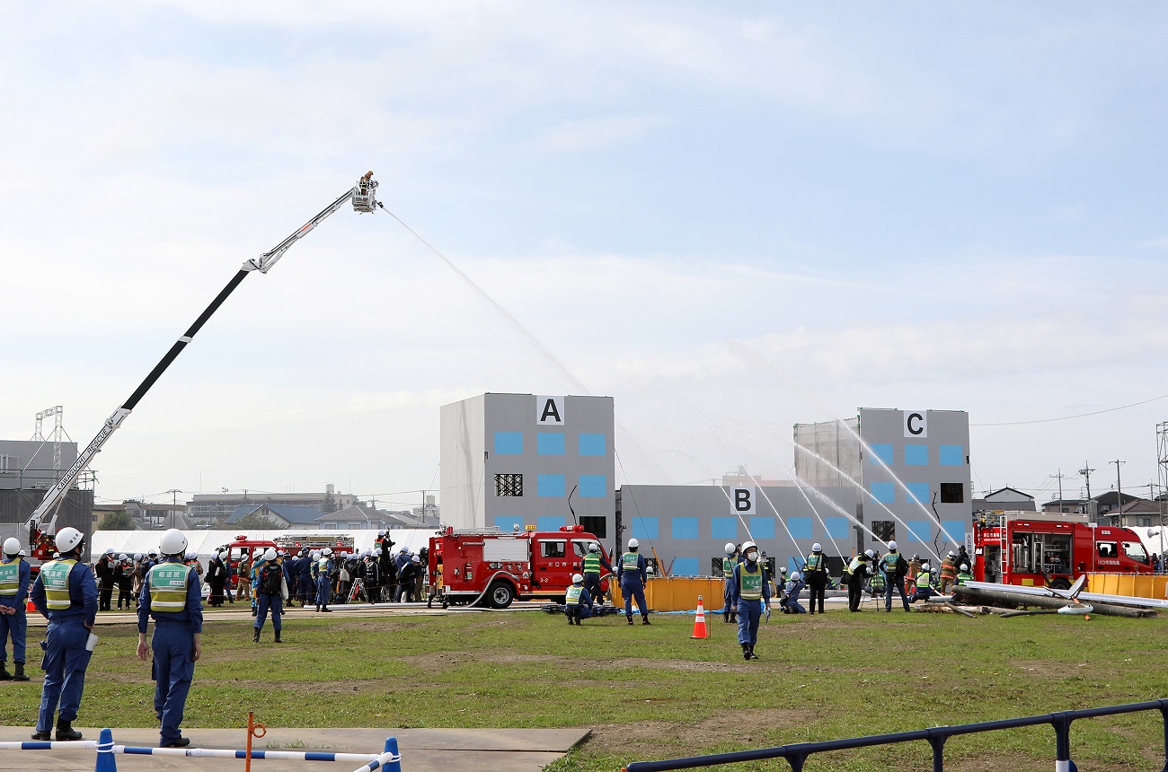 Photograph of a firefighting drill (2)