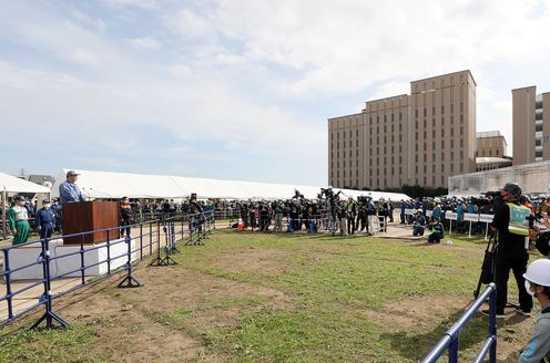 Photograph of the Prime Minister delivering an address during the joint disaster management drills by the nine municipalities in the Kanto region (4)