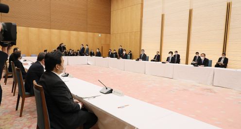 Photograph of the Prime Minister making a statement (2)