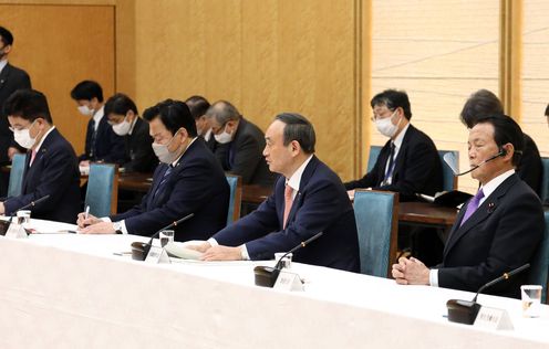 Photograph of the Prime Minister delivering an address (3)