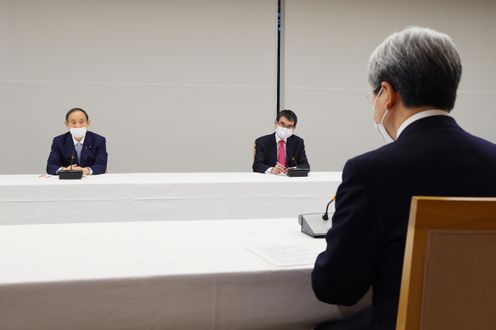 Photograph of the Prime Minister delivering an address (5)