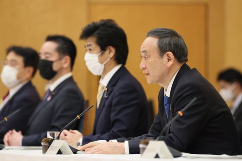 Photograph of the Prime Minister making a statement (1)