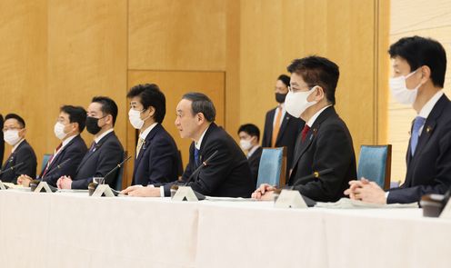 Photograph of the Prime Minister making a statement (2)