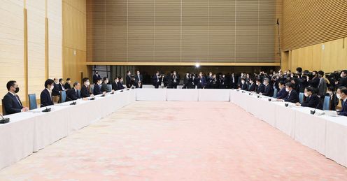 Photograph of the Prime Minister making a statement (5)