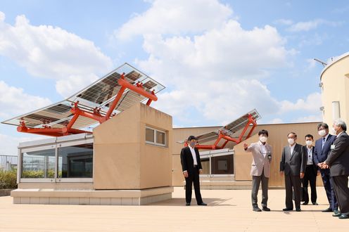 Photograph of the Prime Minister visiting the school (4)