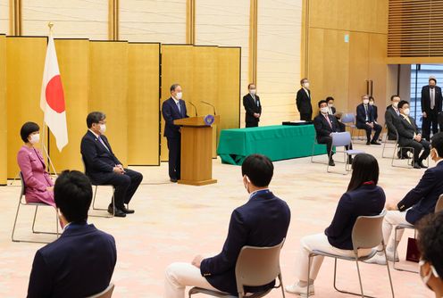 Photograph  of the Prime Minister delivering an address (1)