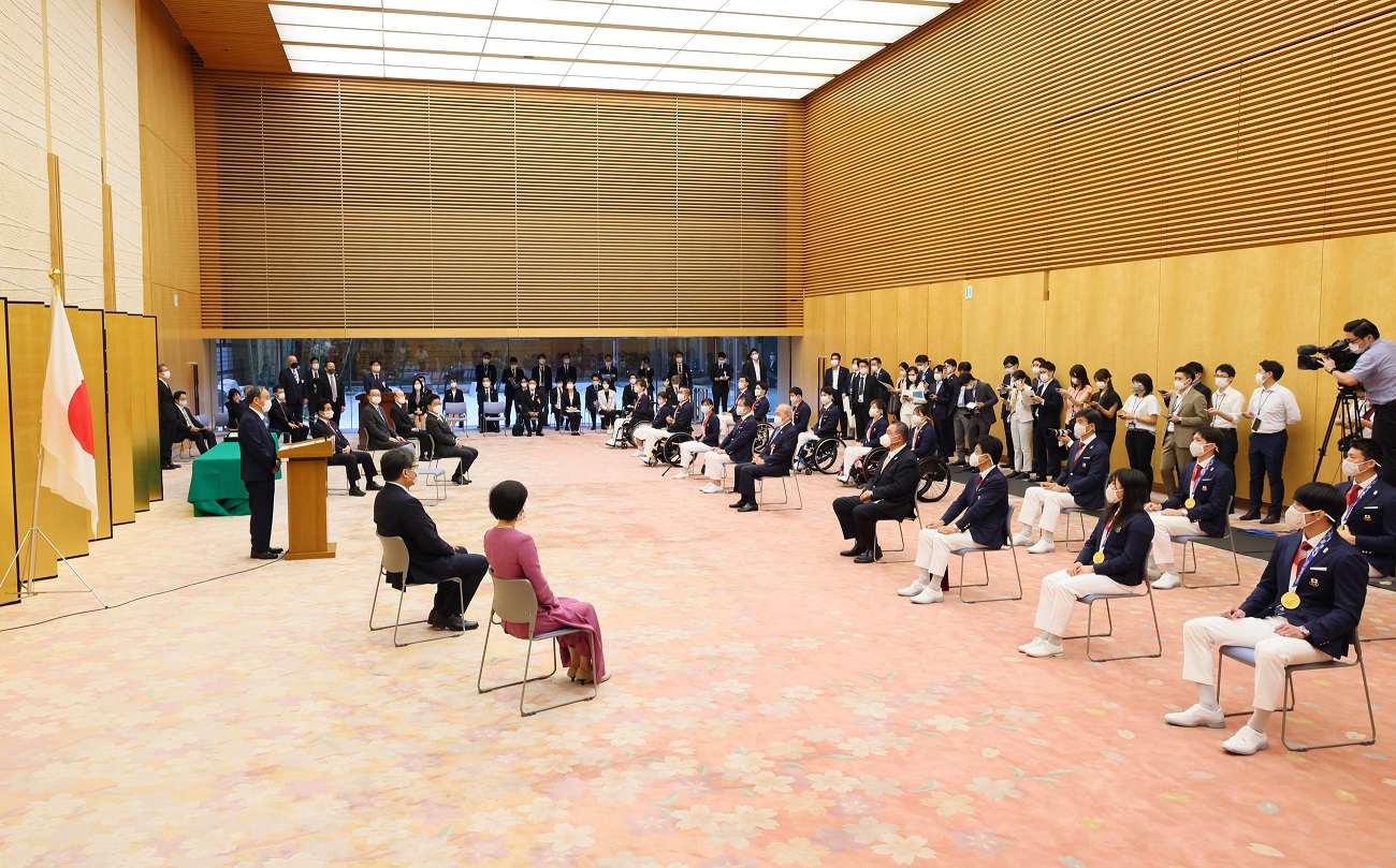 Photograph  of the Prime Minister delivering an address (2)