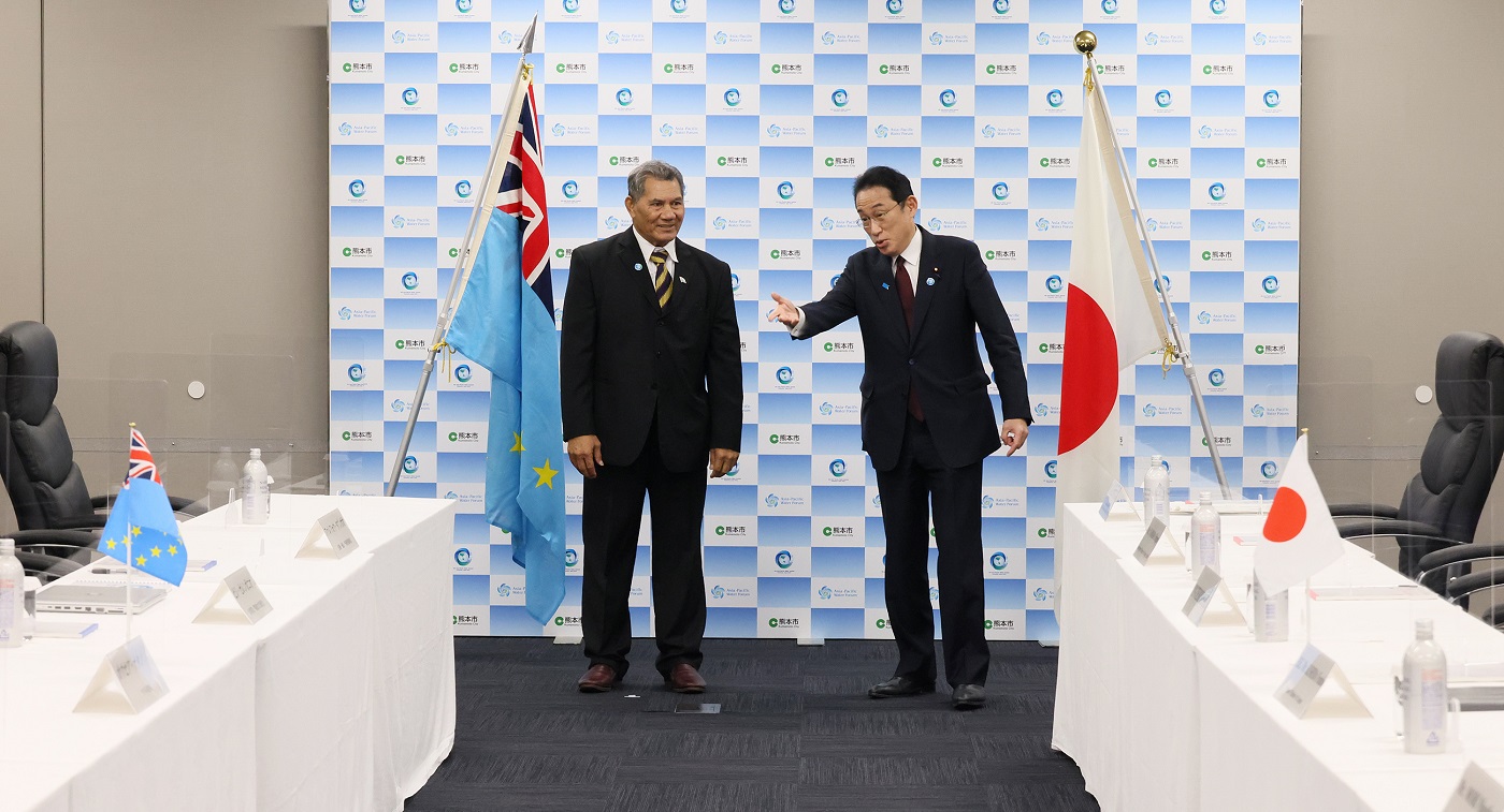 Japan-Tuvalu Summit Meeting (3)