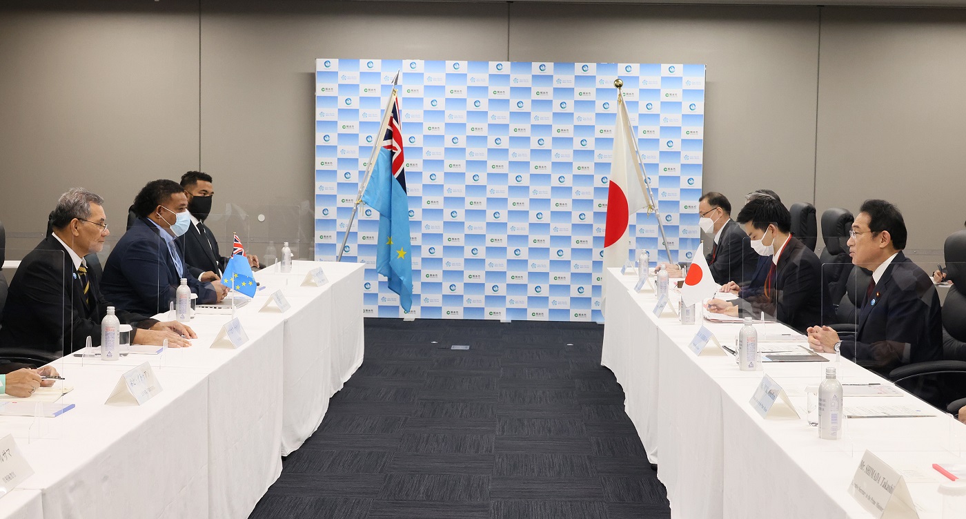Japan-Tuvalu Summit Meeting (4)
