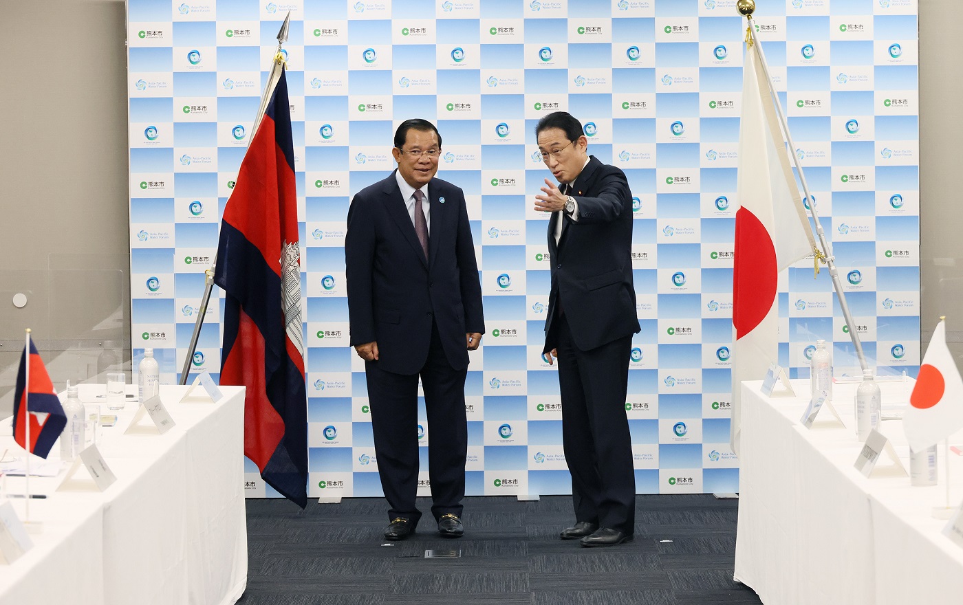 Japan-Cambodia Summit Meeting (2)