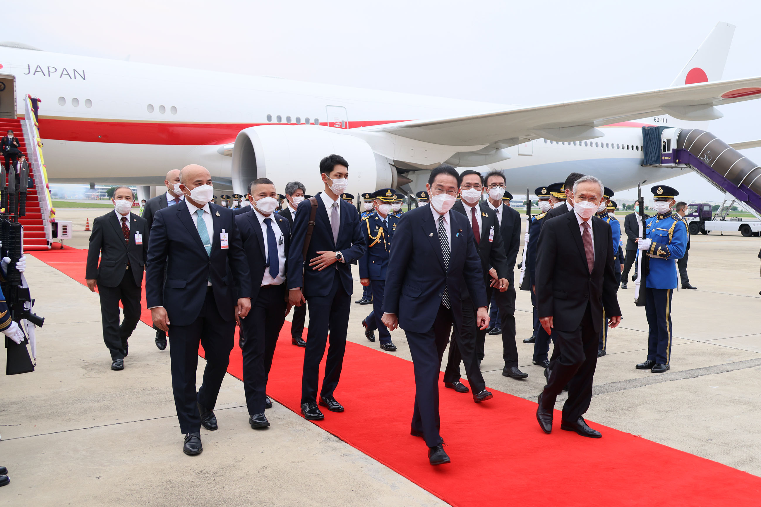 Photograph of the Prime Minister arriving in Thailand