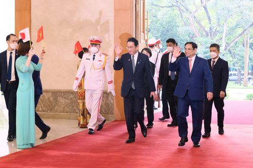 Photograph of the Prime Minister attending the Japan-Viet Nam Summit Meeting