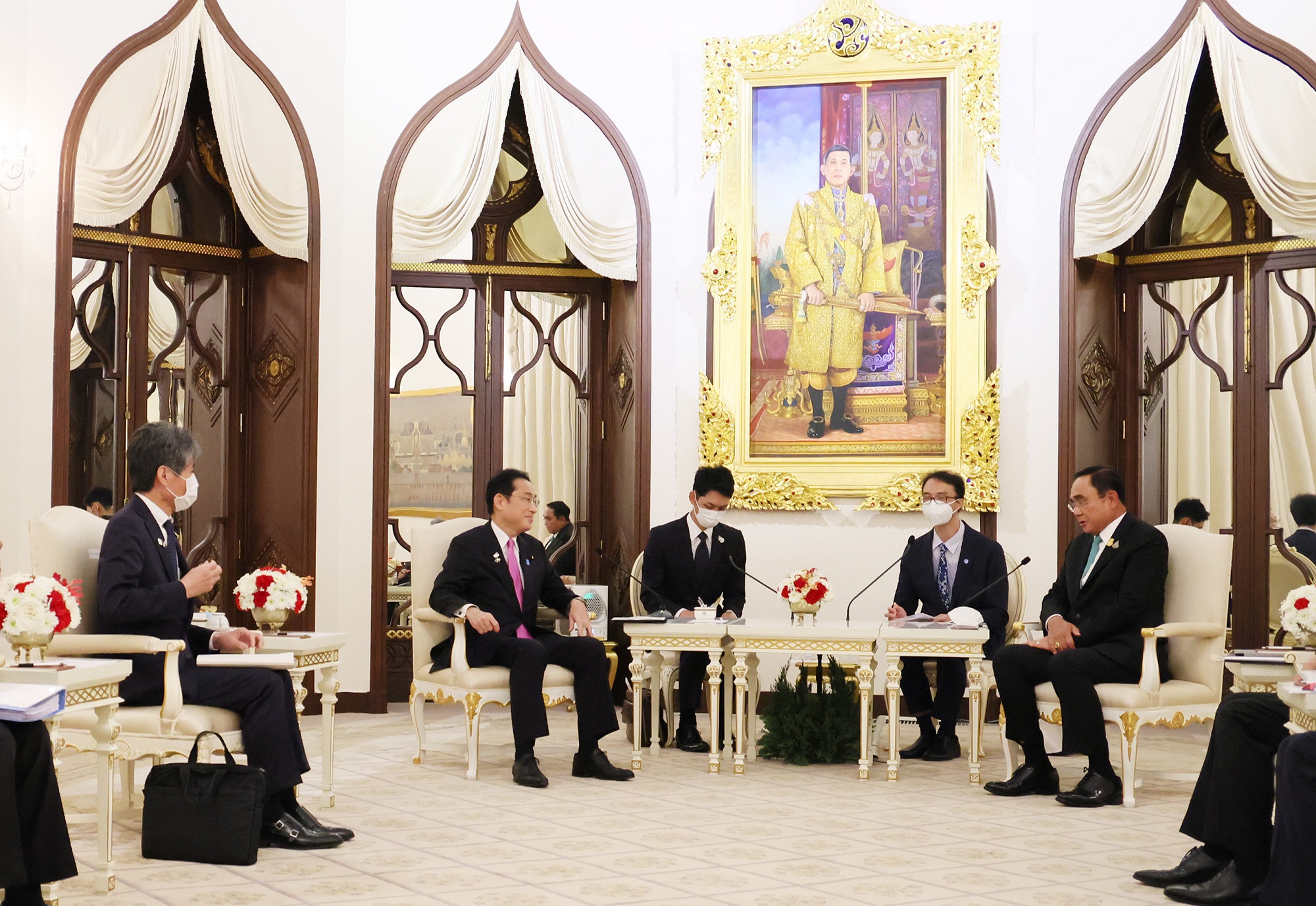 Photograph of the Japan-Thailand Summit Meeting (small group meeting) (2)