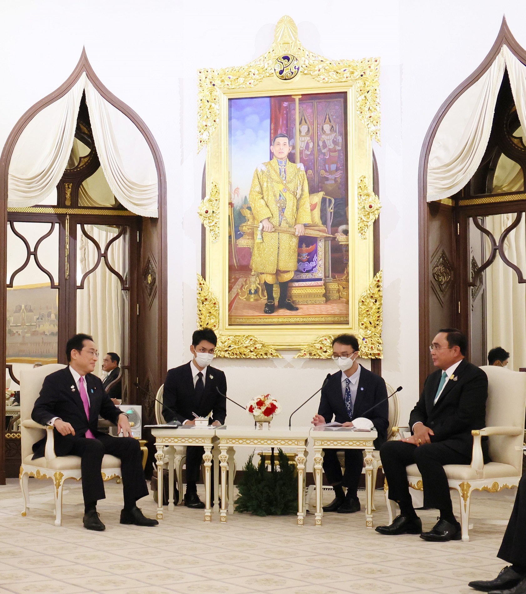 Photograph of the Japan-Thailand Summit Meeting (small group meeting) (3)