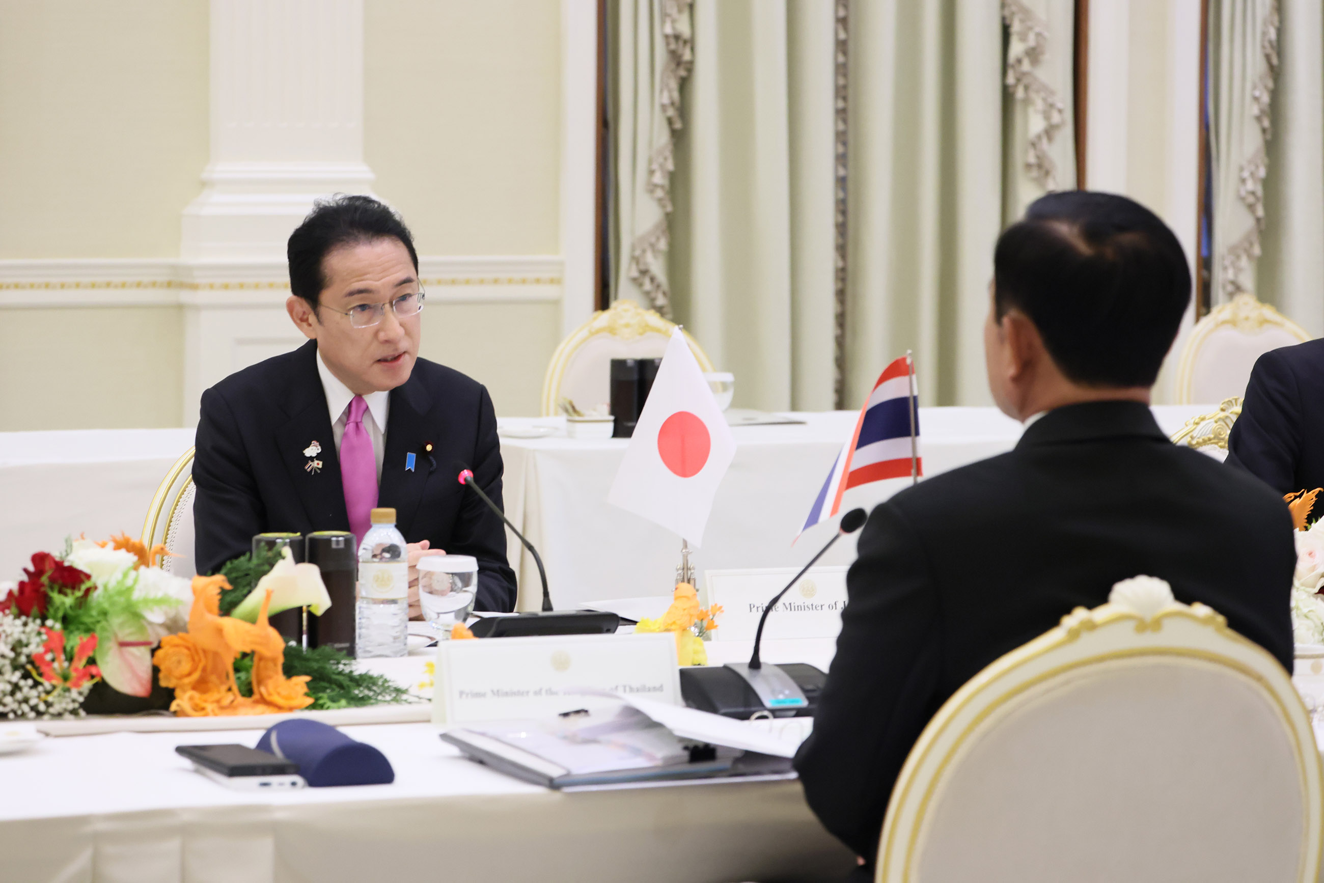 Photograph of the Japan-Thailand Summit Meeting (plenary meeting) (4)