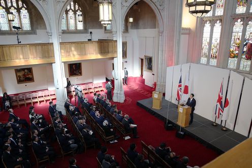 Photograph of the Prime Minister delivering a keynote speech (4)