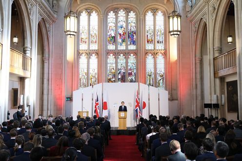 Photograph of the Prime Minister delivering a keynote speech (5)