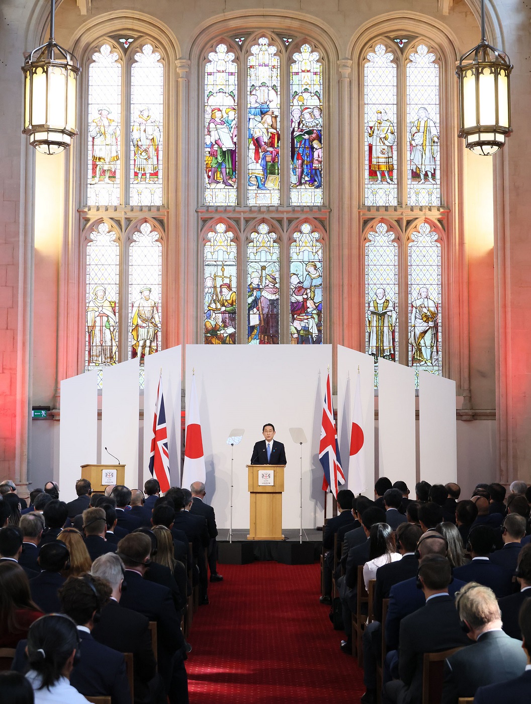 Photograph of the Prime Minister delivering a keynote speech (6)