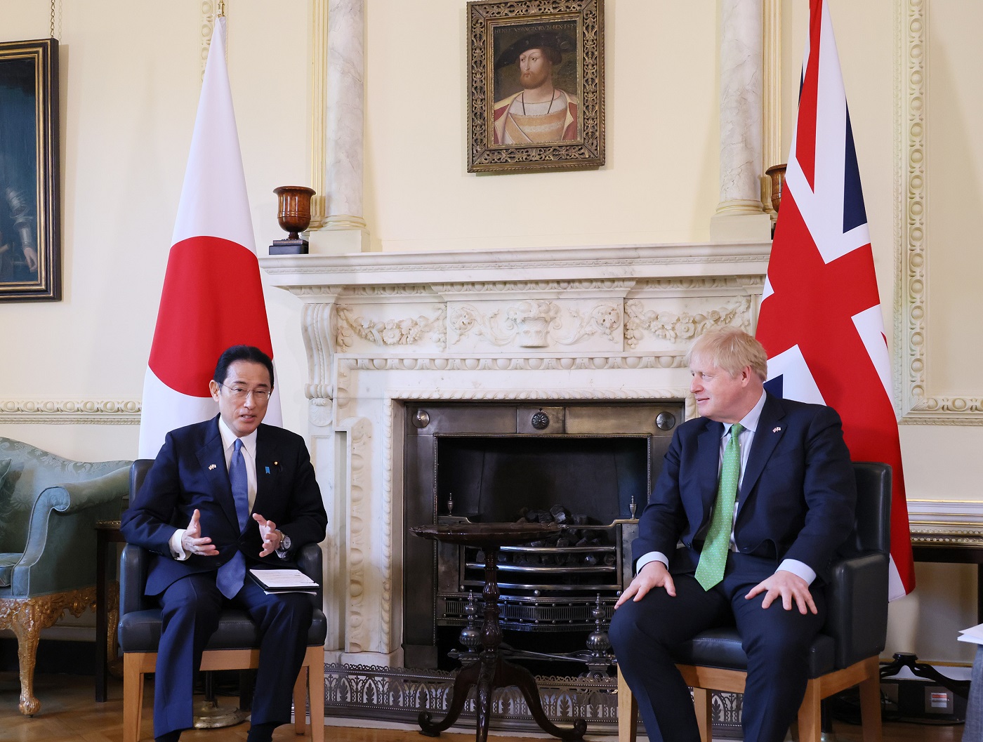 Photograph of the Japan-U.K. Summit Meeting (tete-a-tete meeting) (1)