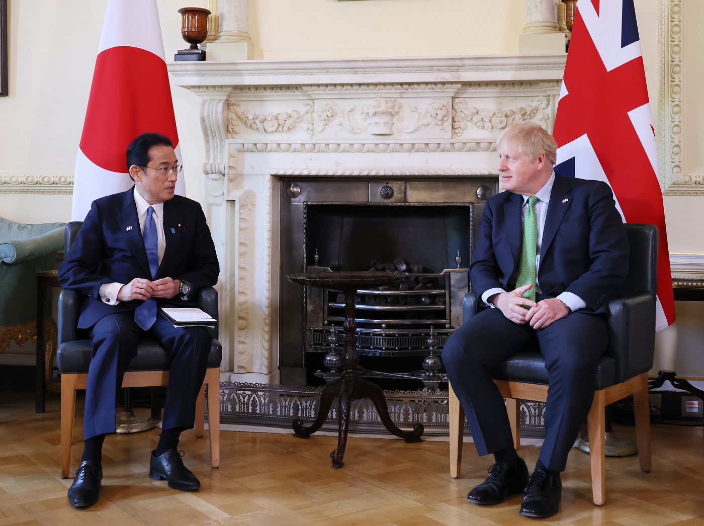 Photograph of the Japan-U.K. Summit Meeting (tete-a-tete meeting) (3)
