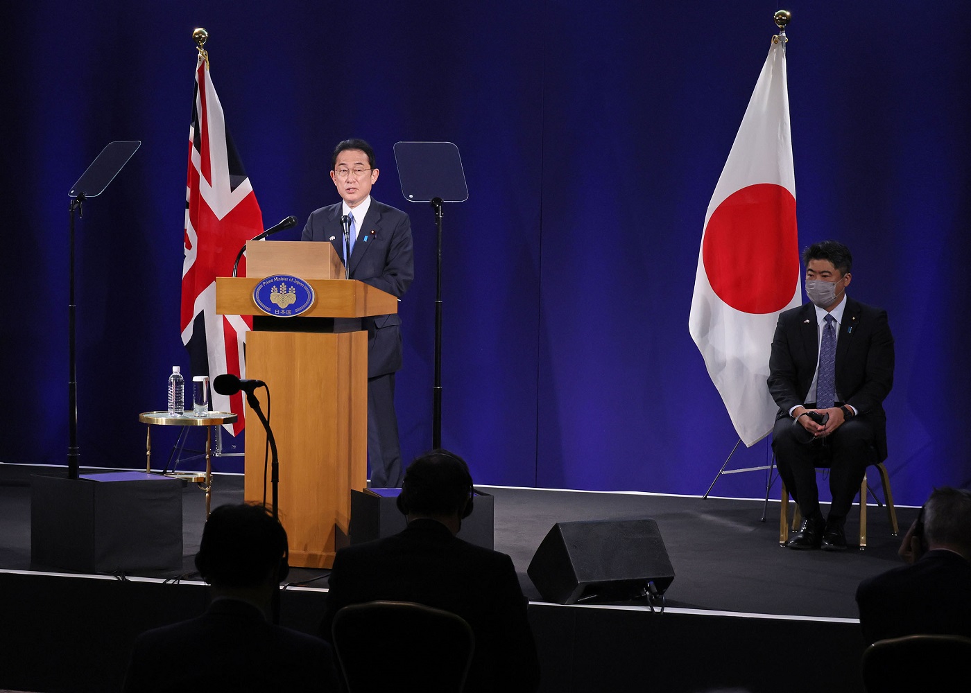 Photograph of a press conference for Japanese and overseas media (1)