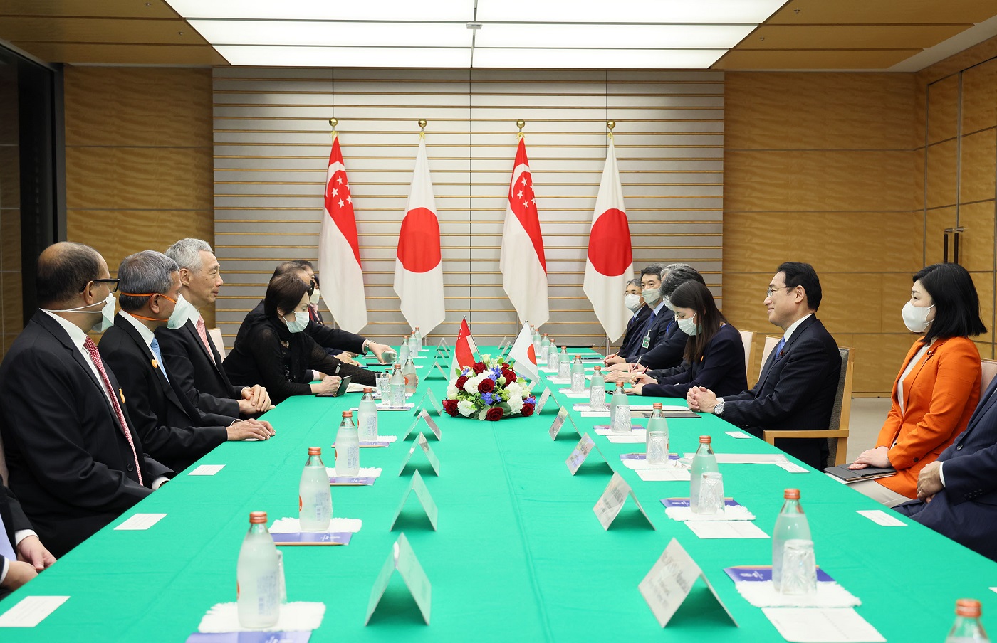 Photograph of the Japan-Singapore Summit Meeting (4)