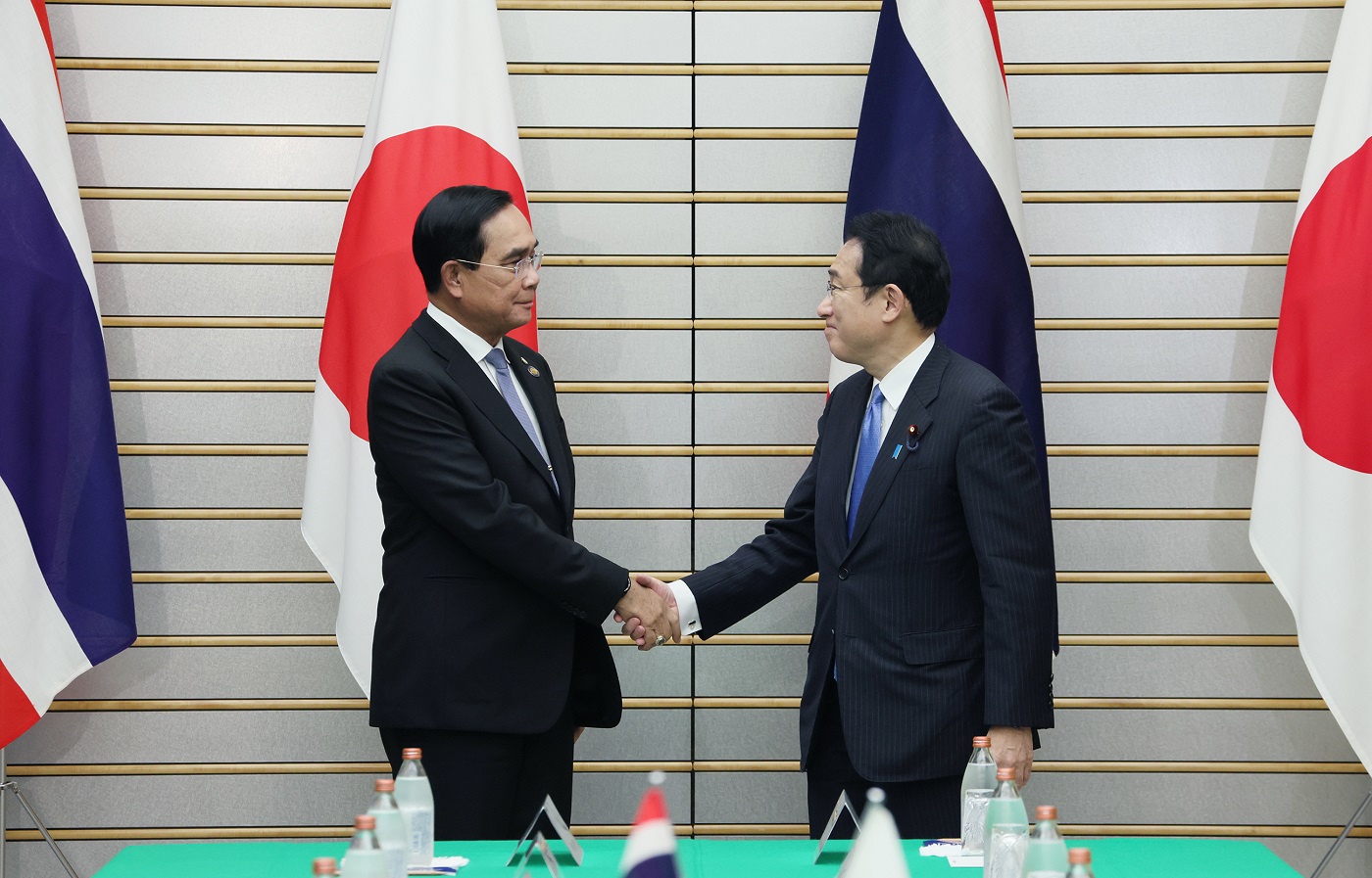 Photograph of the Japan-Thailand Summit Meeting (2)