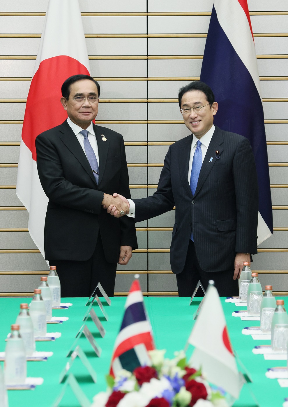 Photograph of the Japan-Thailand Summit Meeting (3)