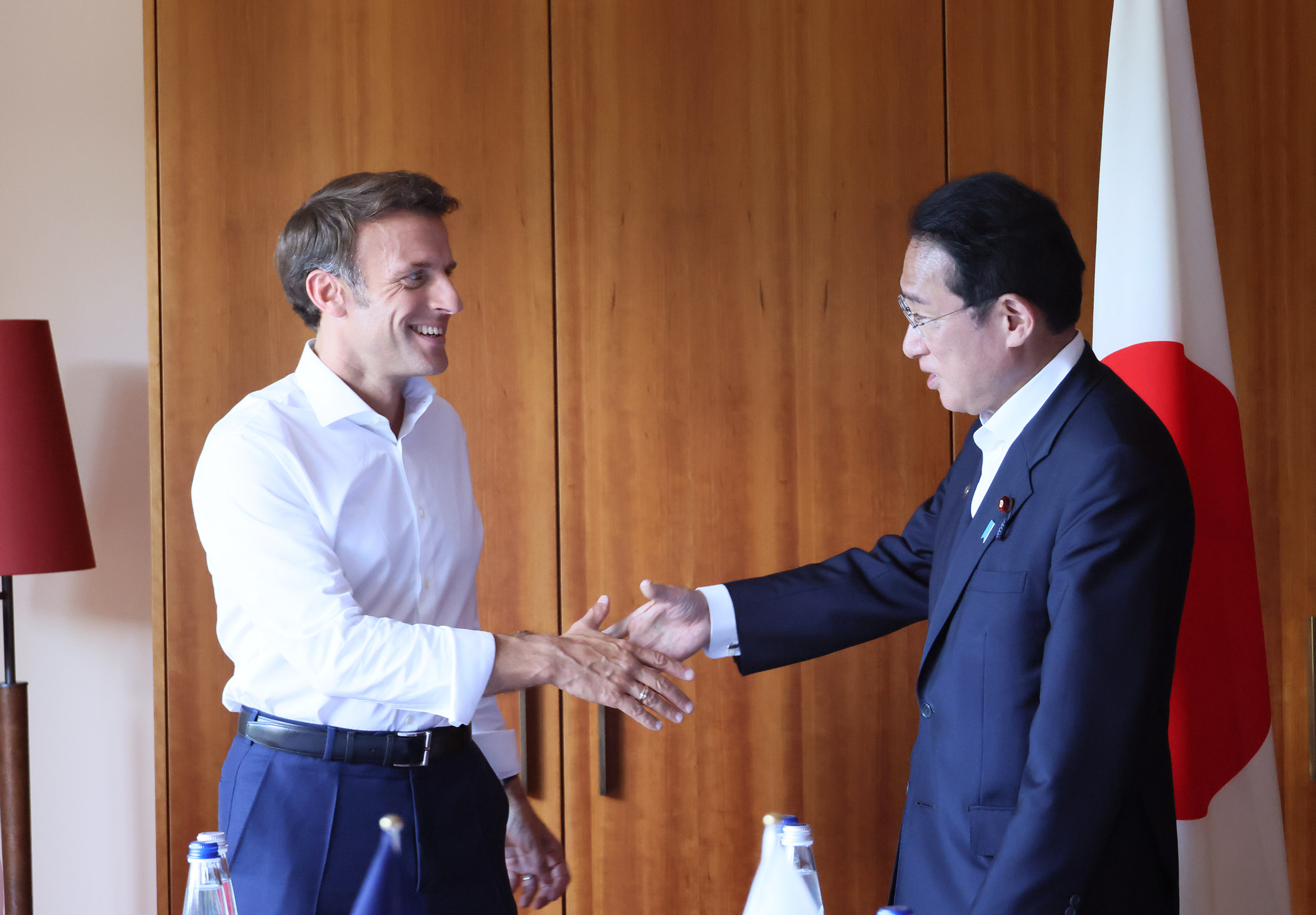Photograph of the Prime Minister holding a meeting with French President Emmanuel Macron (1)