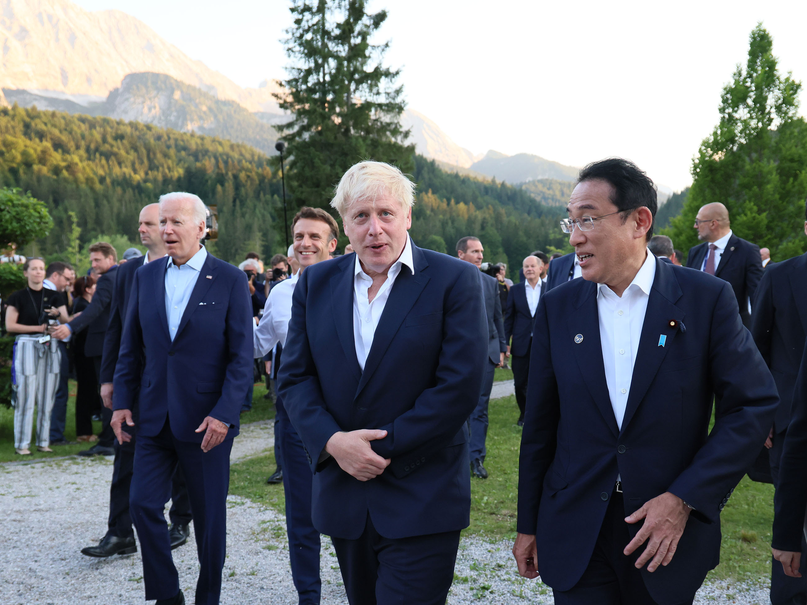 Photograph of the Prime Minister heading to a cultural event