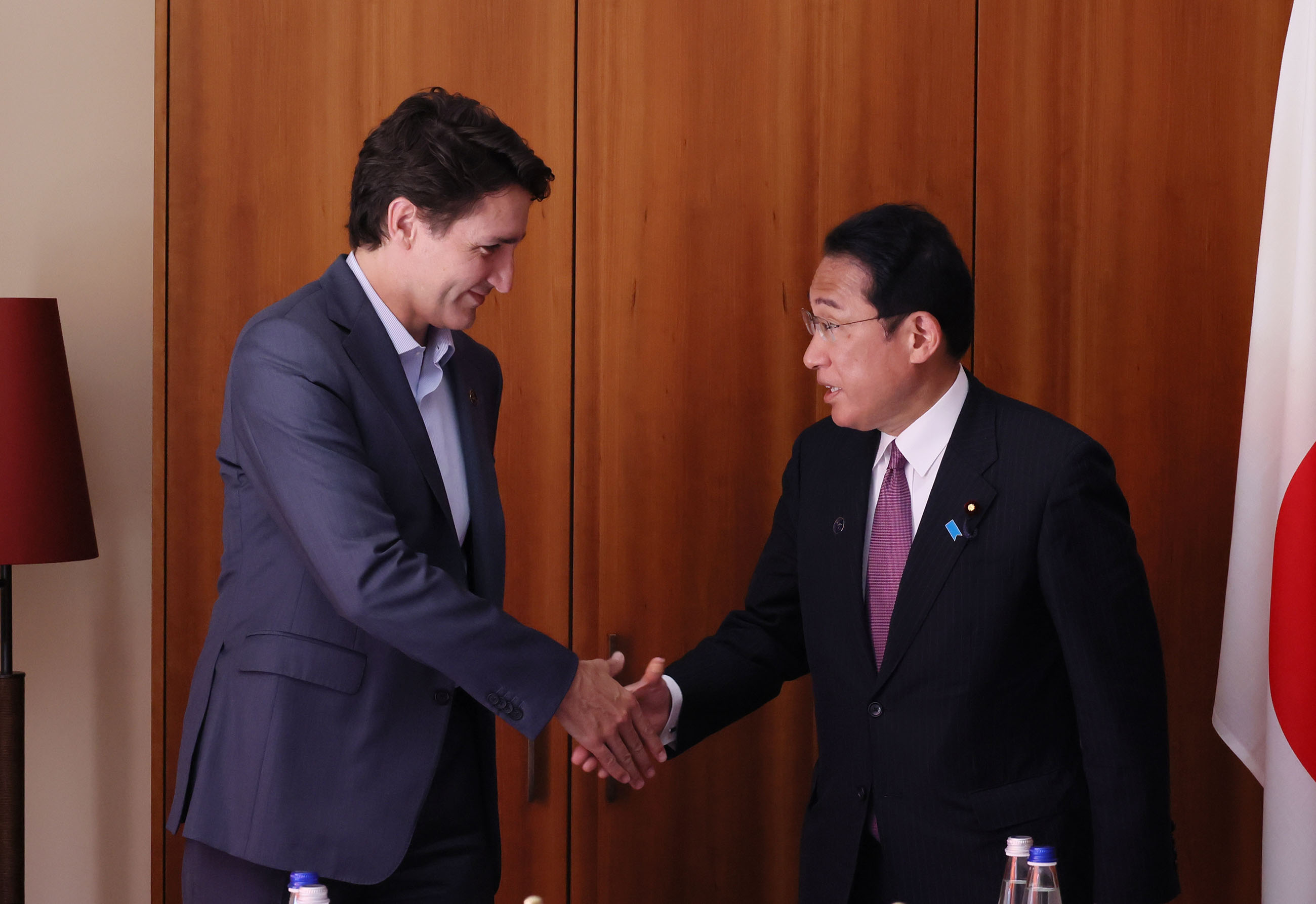 Photograph of the Prime Minister holding a meeting with Canadian Prime Minister Justin Trudeau (1)