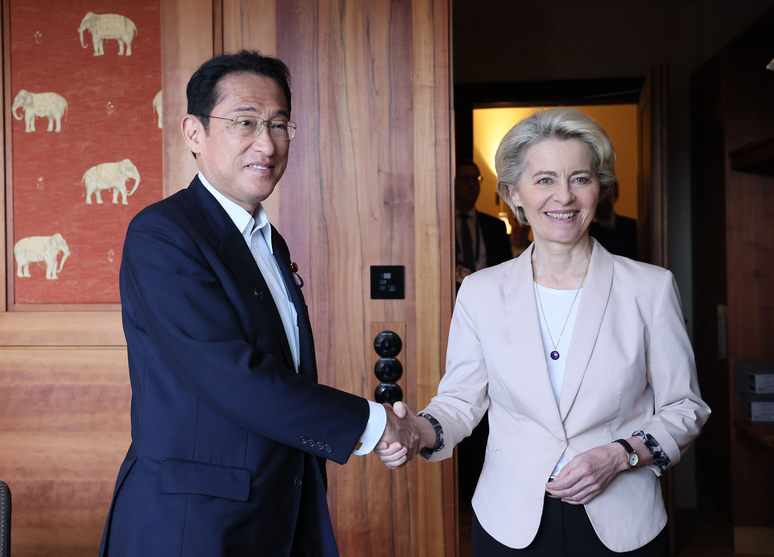 Photograph of the Prime Minister holding a meeting with European Commission President von der Leyen (2)