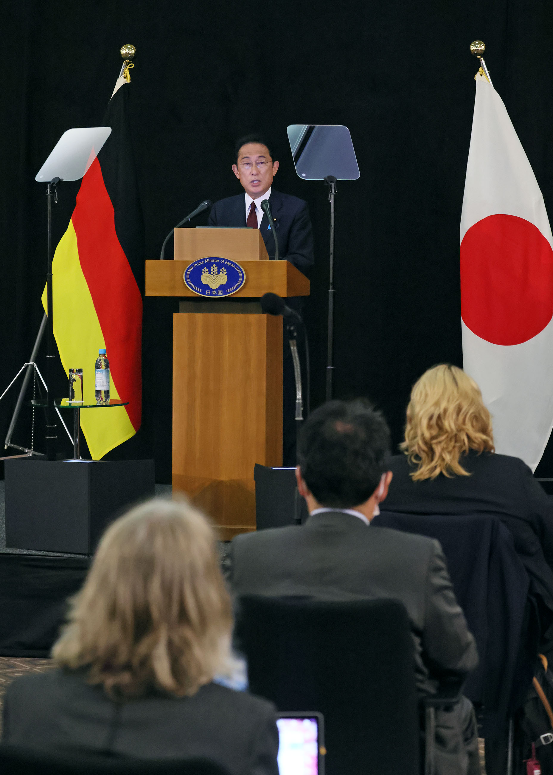 Photograph of a press conference for Japanese and overseas media (3)