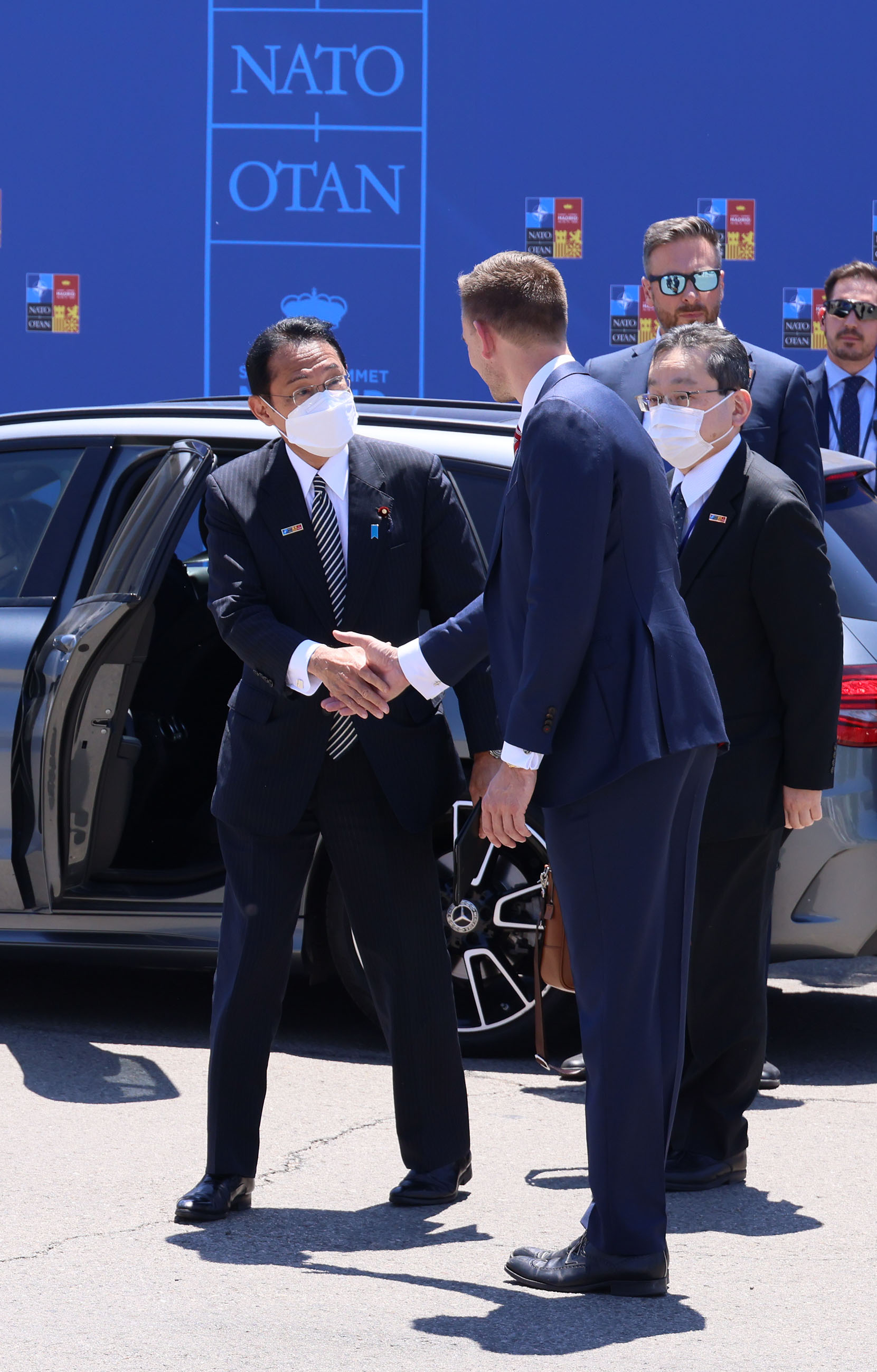 Prime Minister Kishida arriving at the venue of the NATO Summit (1)
