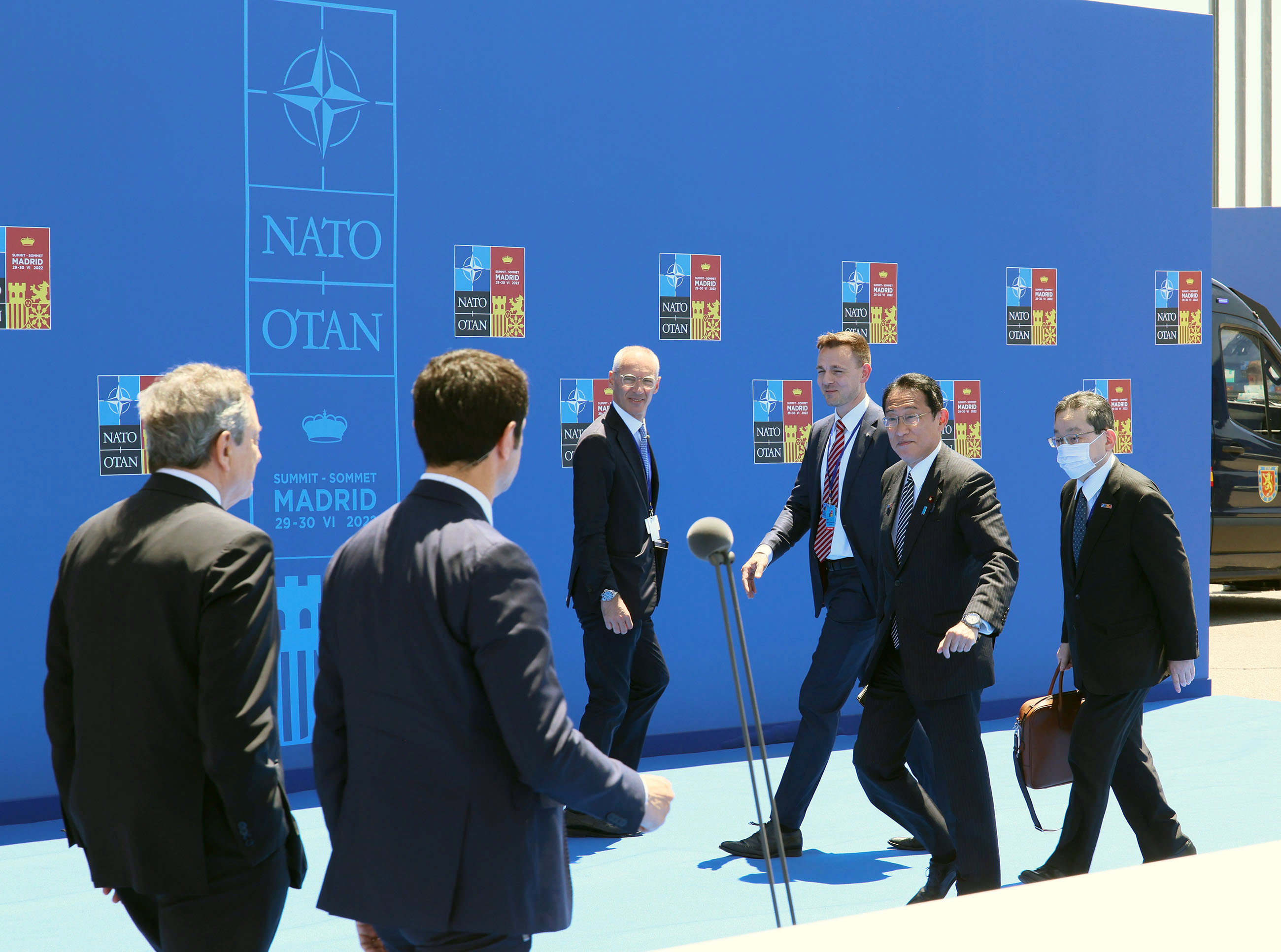 Prime Minister Kishida arriving at the venue of the NATO Summit (2)