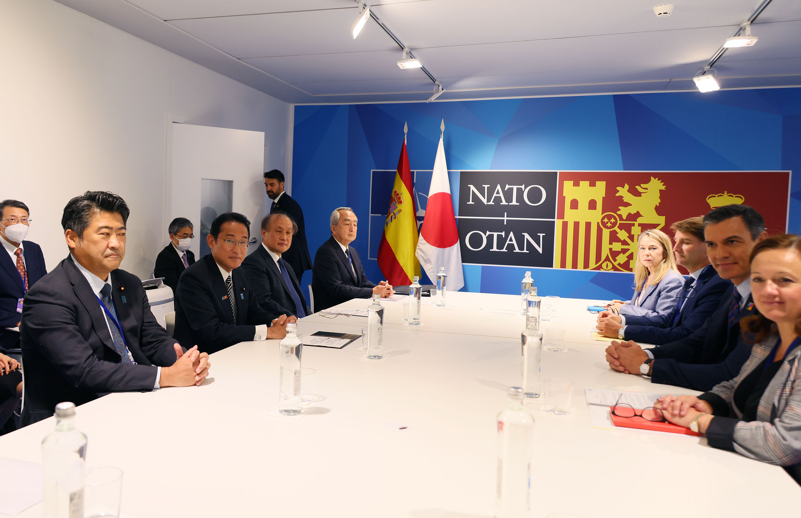 Prime Minister Kishida holding a meeting with Spanish President Sánchez (3)