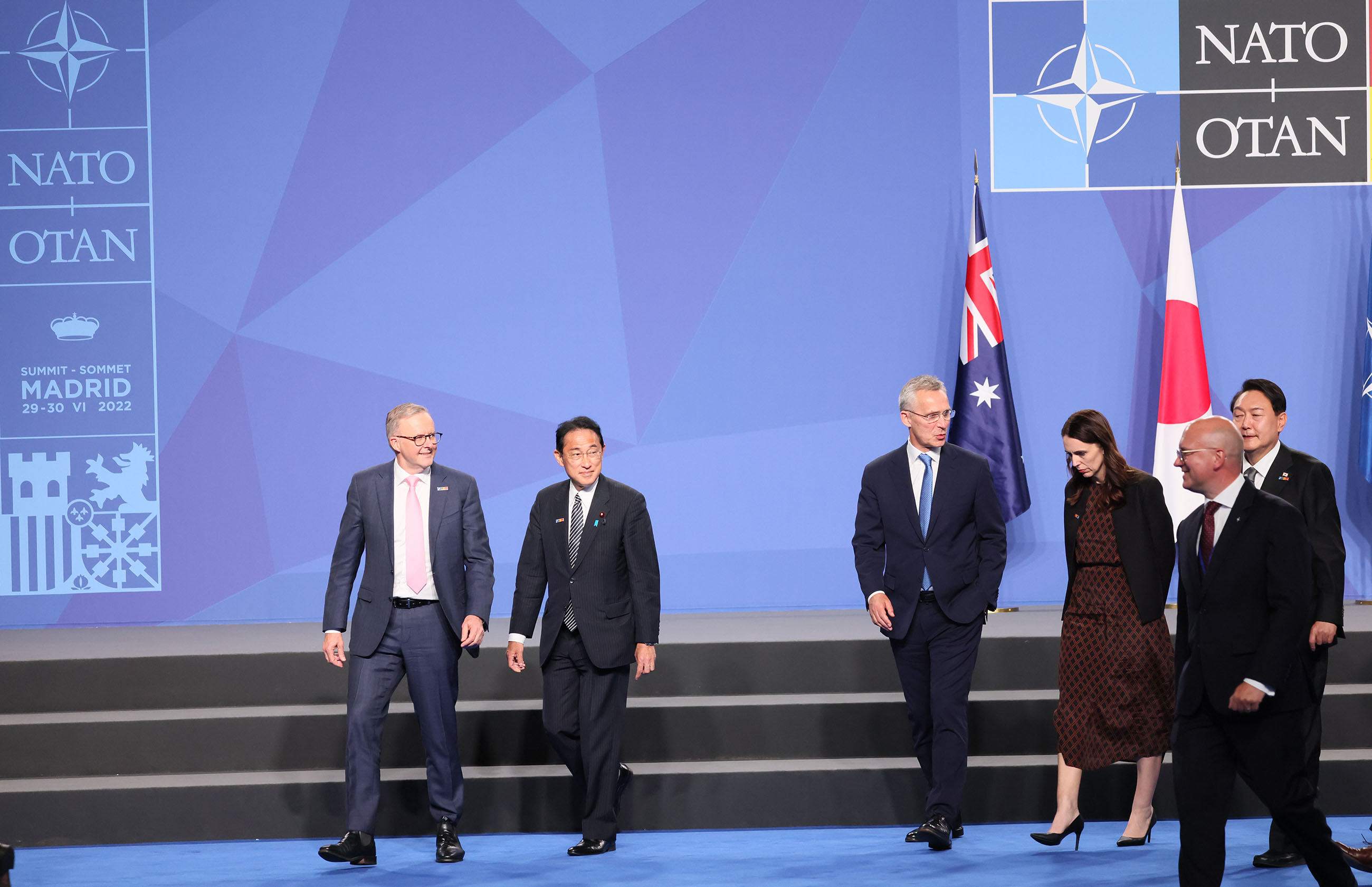 Photo session for the leaders of the NATO members and the AP4 countries (2)