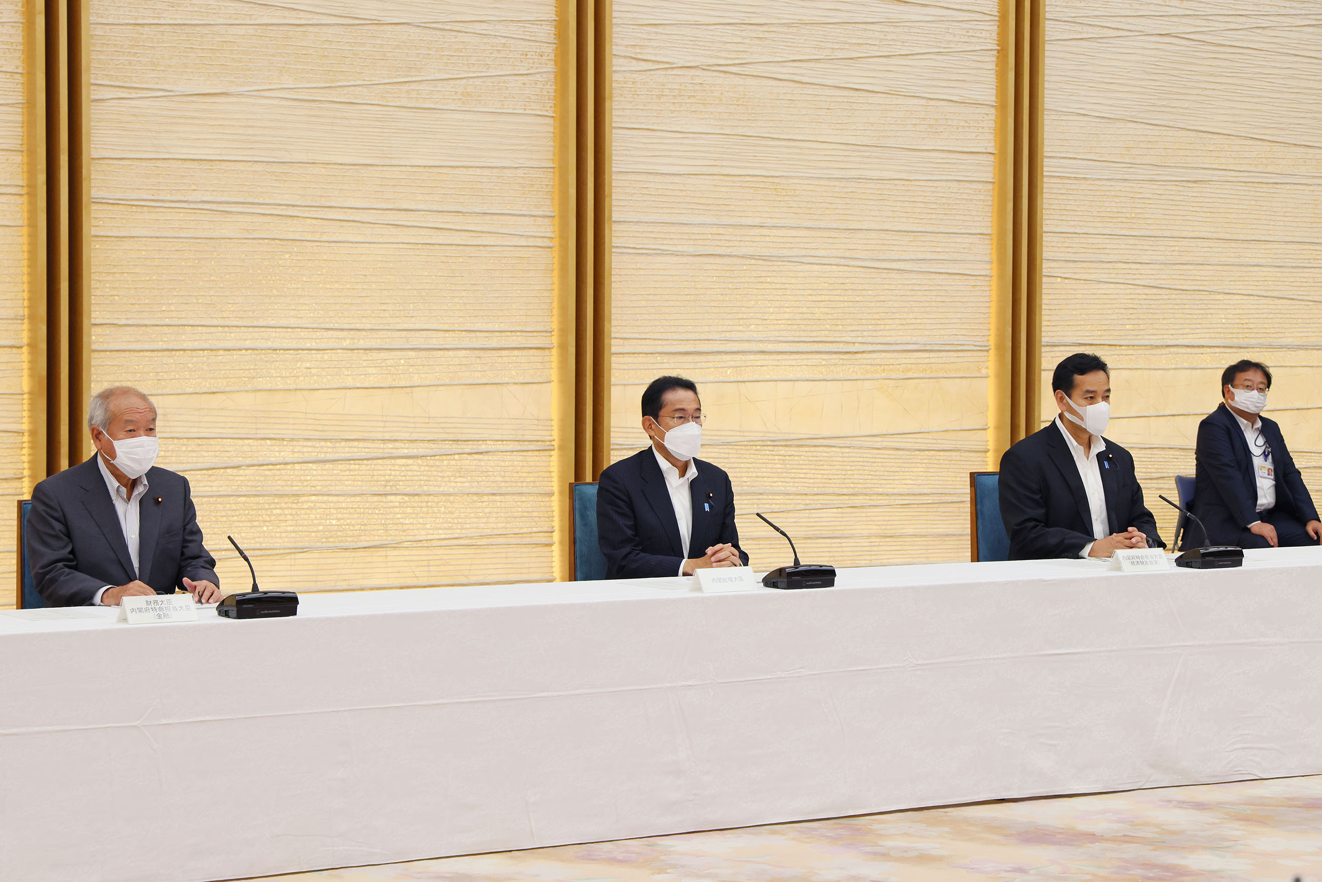 Photograph of the Prime Minister attending a meeting (1)