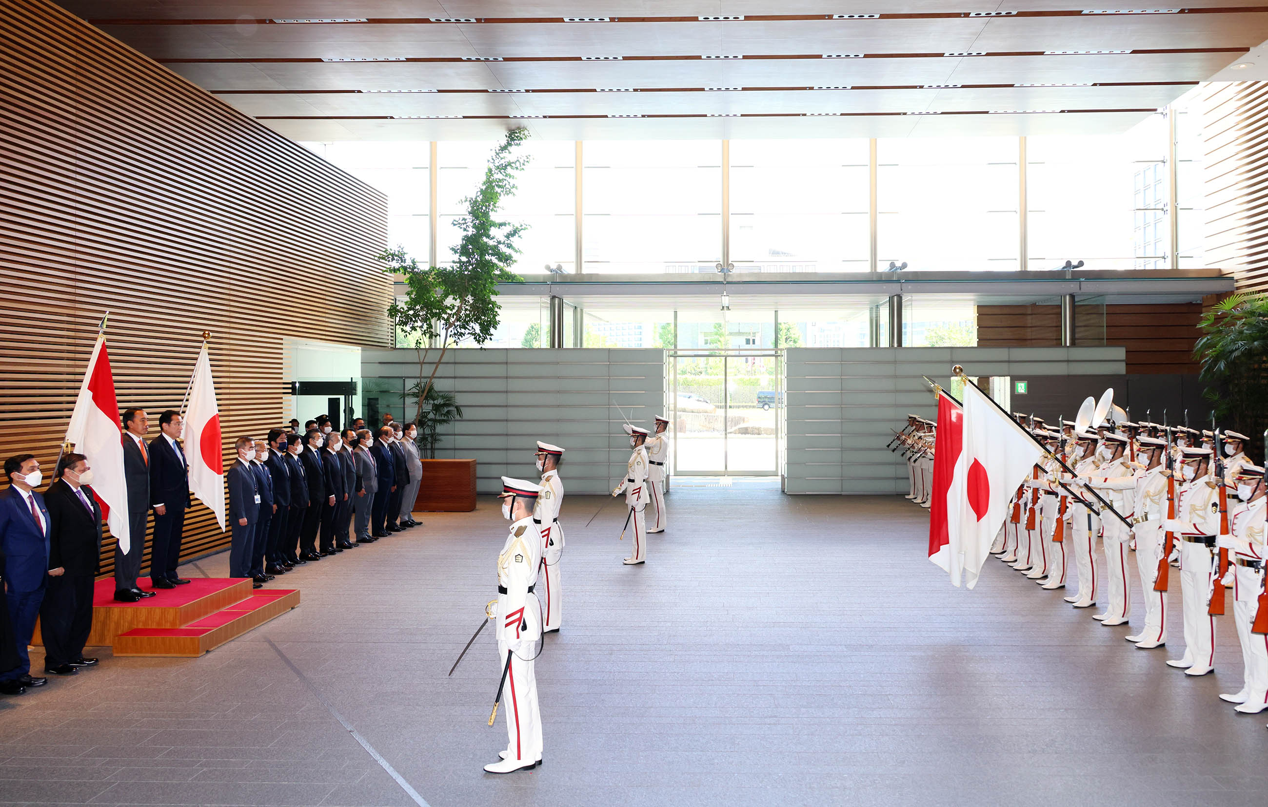 Photograph of a salute and guard of honor ceremony (4)